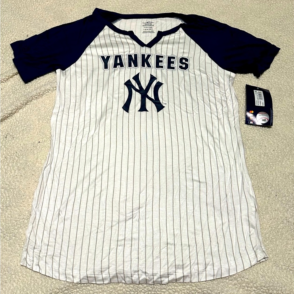 NWT New York Yankees girls L 10-12 v-chipped t-shirt